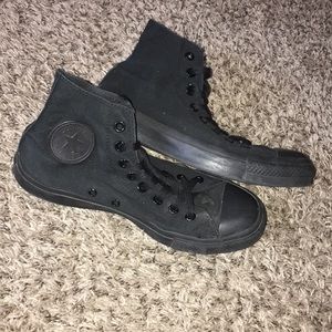 All black high top converse!!